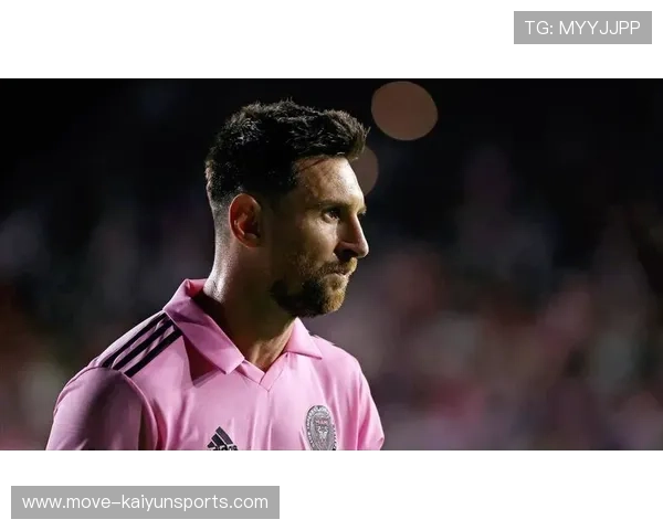 足球球星巅峰期实力排名分析：谁是历史最佳球员的顶尖之选